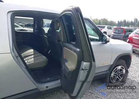 2022 Rivian R1T Adventure из США, поврежденный, VIN 7FCTGAAA5NN016446